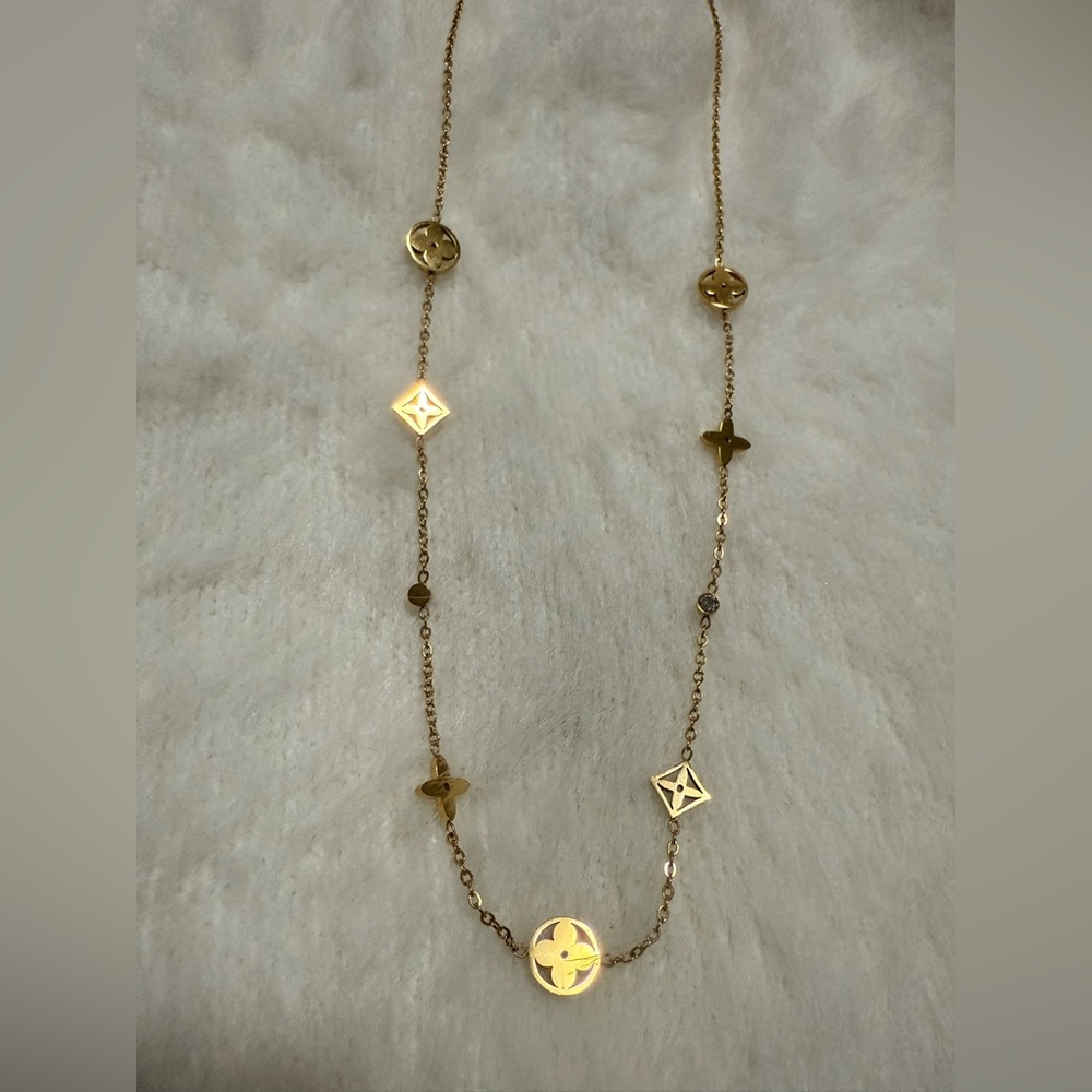 Luxury 18K Goldpated LV Style Necklace